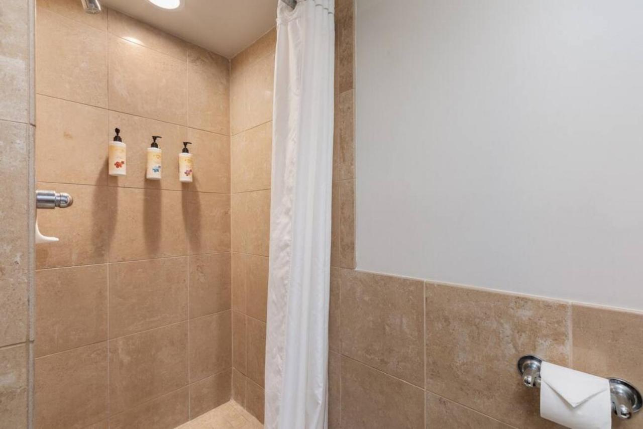 Incredible Location Free Parking In Waikiki Villa Honolulu Exteriör bild